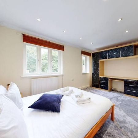 Super 2 bed House wPrivateParking&PrivateGarden Londen Buitenkant foto