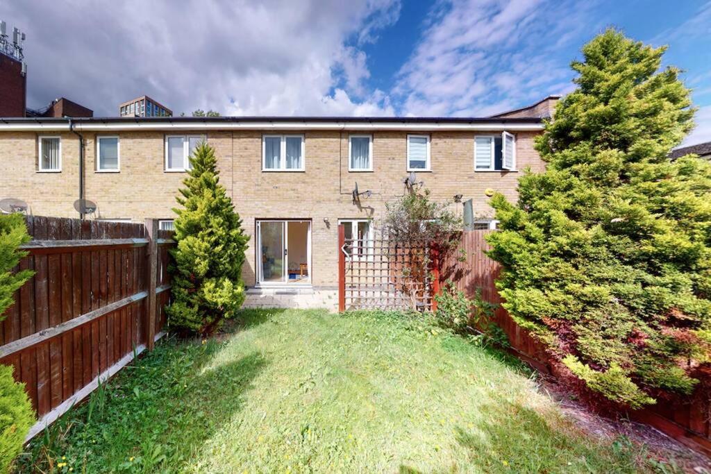 Super 2 bed House wPrivateParking&PrivateGarden Londen Buitenkant foto